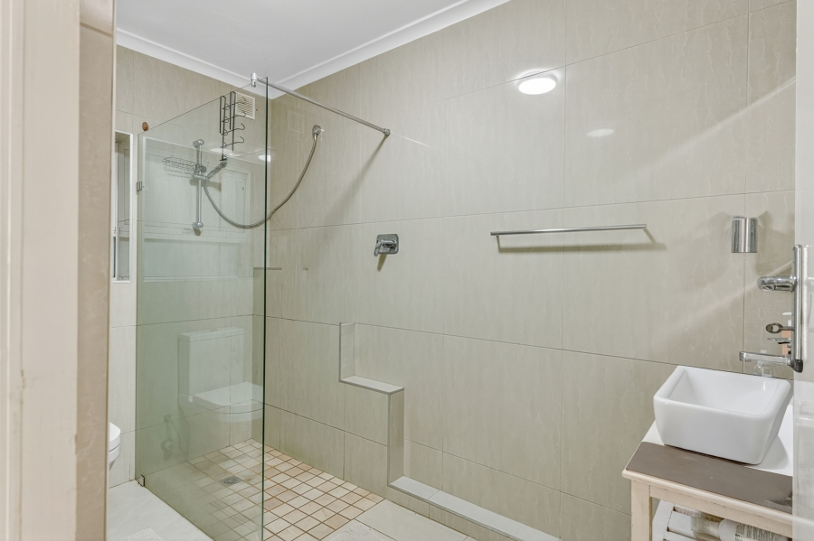 6 Bedroom Property for Sale in Olive Grove Western Cape